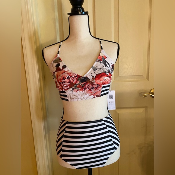 CUPSHE Bathing Suit  - XS -  NWT - Picture 2 of 15